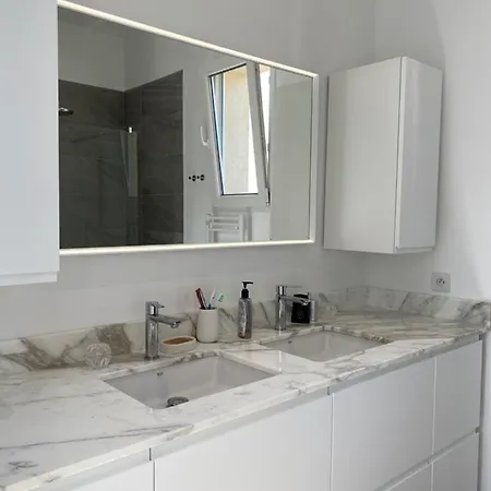 Walk To Town - Spacious W/ Pool